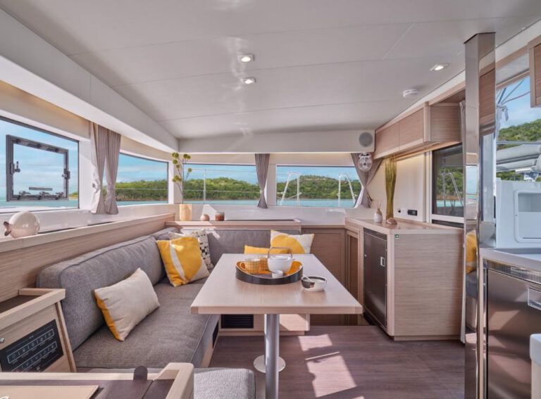 Tour in Catamarano alle isole dell'Arcipelago di La Maddalena con partenza da Cannigione - Luxury 3 - immagine 3