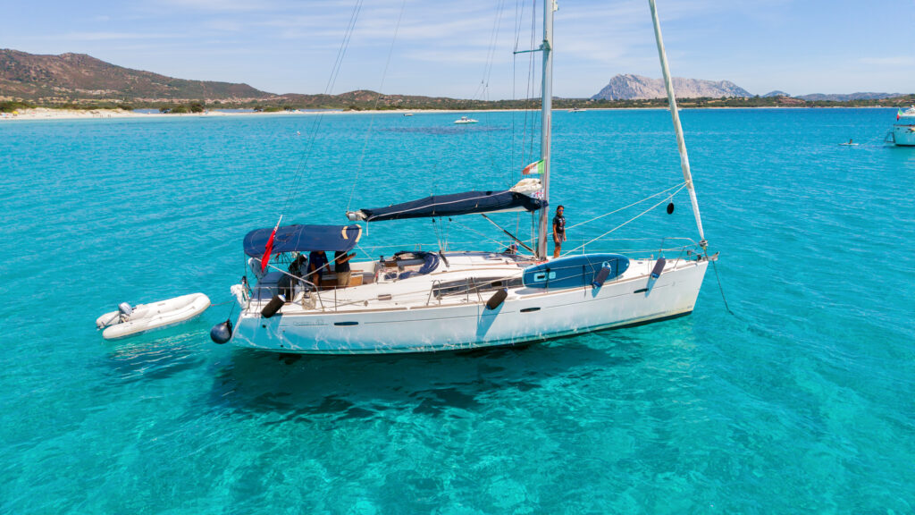 Tour in barca a vela San Teodoro per Tavolara, Molara, Capo coda Cavallo