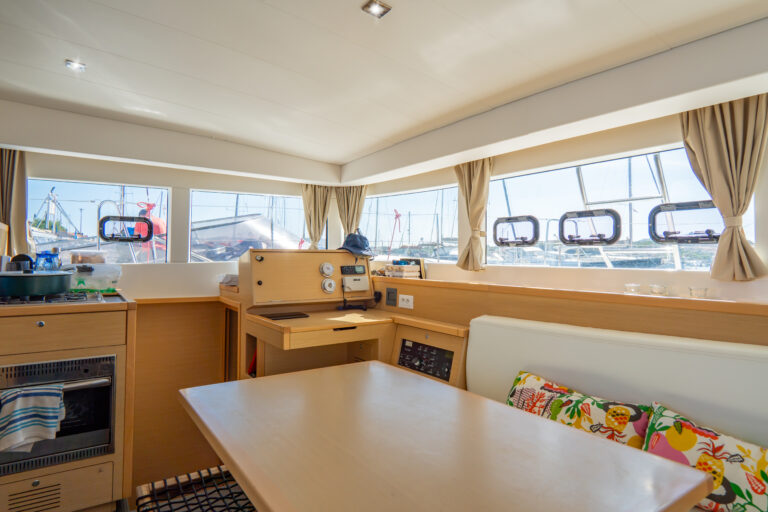 Escursione in catamarano luxury da Palau