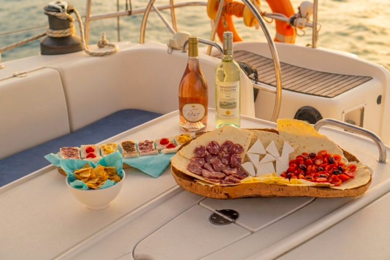 Escursione con barca a vela da Cannigione