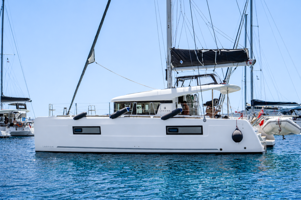 escursioni in catamarano da Poltu Quatu o Cannigione