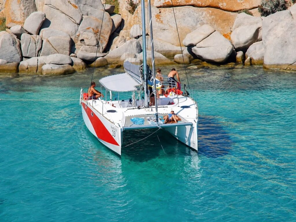 Escursioni in catamarano Porto Pozzo per l’Arcipelago della Maddalena Aventura 33